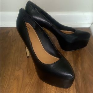 Kelsi Dagger Gracie black leather pumps